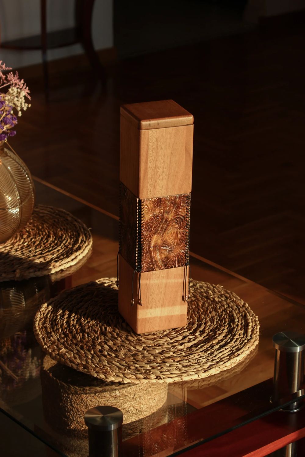 A mature Memora capsule, warm and alive, kept in a lived-in room